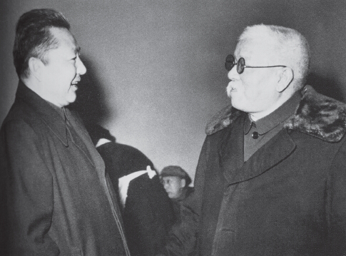 20世纪60年代初，习仲勋(左)和谢觉哉在一起.jpg